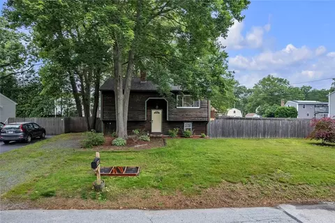 13 Red Wing Trl, Smithfield, RI 02917