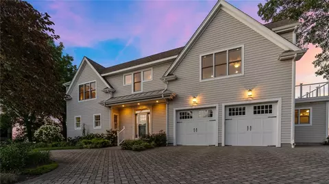 99 Boyce Ave, Barrington, RI 02806