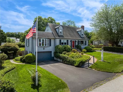 79 Heritage Dr, Portsmouth, RI 02871