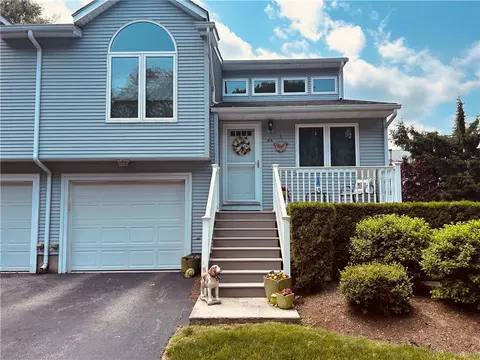 11 College Hill Rd #5A, Warwick, RI 02886