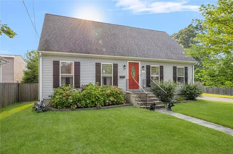121 Spofford Ave, Warwick, RI 02888