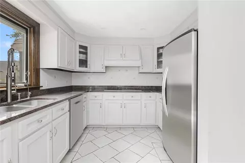 31 St Joseph St, Woonsocket, RI 02895 photo 5