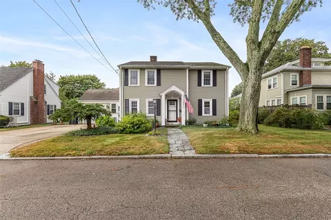 21 Woburn Rd, Rumford, RI 02916