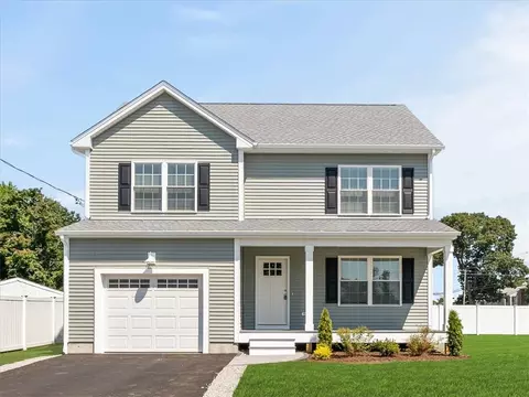 7 Betsey Williams Dr, Warwick, RI 02889