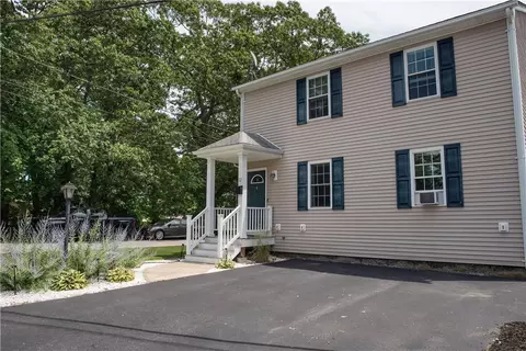 12 N Shore Dr, Riverside, RI 02915