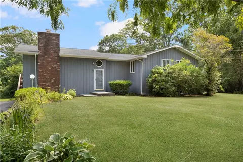 59 Lakewood Dr, Narragansett, RI 02882