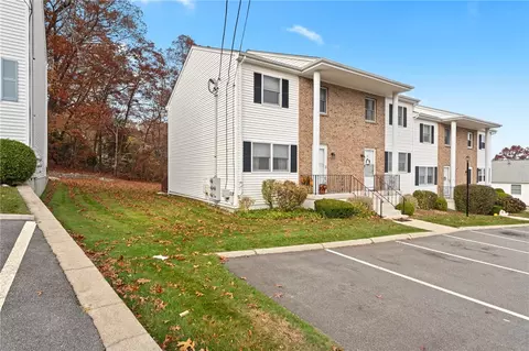 47 Scenery Ln, Johnston, RI 02919