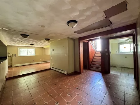 Living - 81 Eagle Rd, Cranston, RI 02920 photo 3 of 4