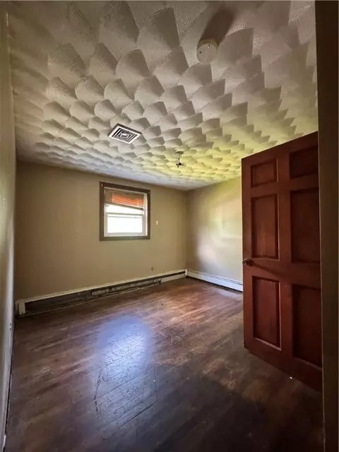 Bedroom - 81 Eagle Rd, Cranston, RI 02920 photo 2 of 2