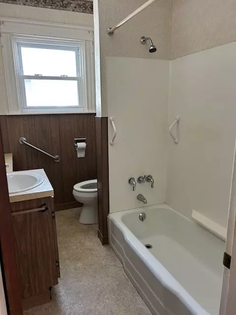 Bath - 78 Benedict Rd, Warwick, RI 02888 photo 1 of 1