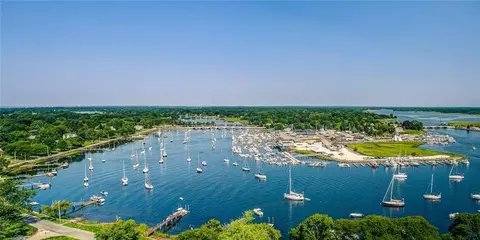 11 Mathewson Rd, Barrington, RI 02806