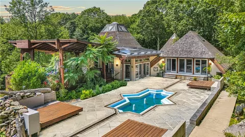 160 Ross Hill Rd, Charlestown, RI 02813