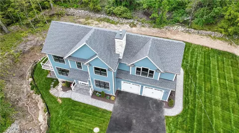9 Chase Ln, Lincoln, RI 02865