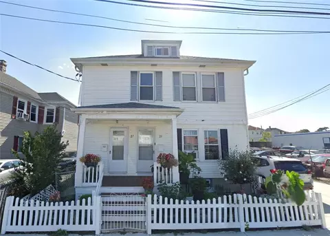 27 Mccabe Ave, Pawtucket, RI 02861
