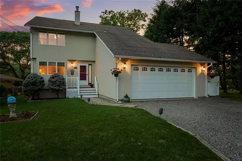 236 Indian Trl, Saunderstown, RI 02874