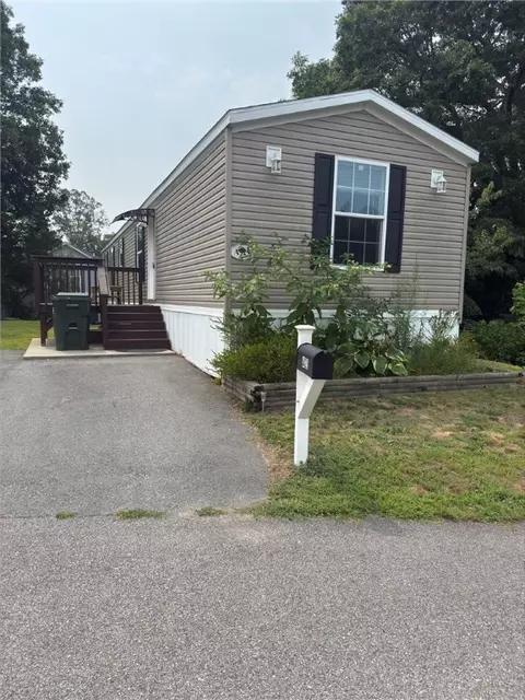 29 Krzak Rd, North Kingstown, RI 02852
