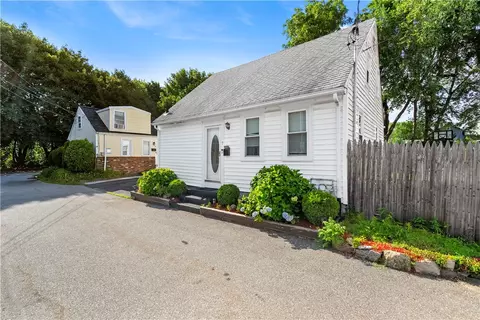 7 Snell Ct, West Warwick, RI 02893