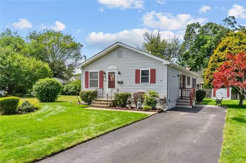Exterior - 73 Phillips Ave, Warwick, RI 02888 photo 4 of 10