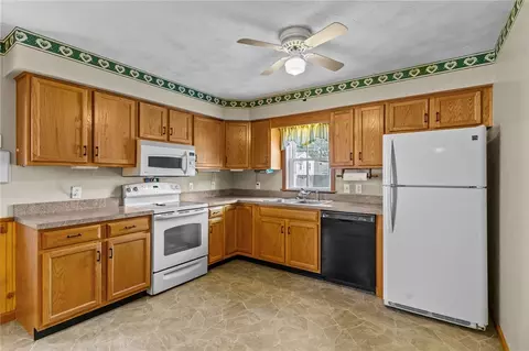 Kitchen - 73 Phillips Ave, Warwick, RI 02888 photo 3 of 6