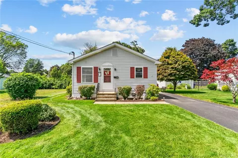 73 Phillips Ave, Warwick, RI 02888