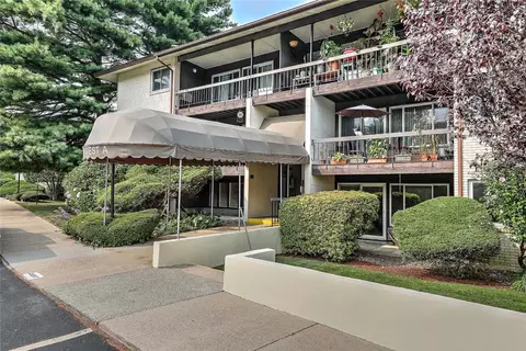 400 Narragansett Pkwy #A-3W, Warwick, RI 02888