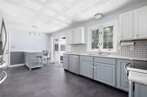 Kitchen - 45 Ginger Trl, Coventry, RI 02816 photo 3 of 4