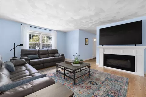 Living - 45 Ginger Trl, Coventry, RI 02816 photo 2 of 2