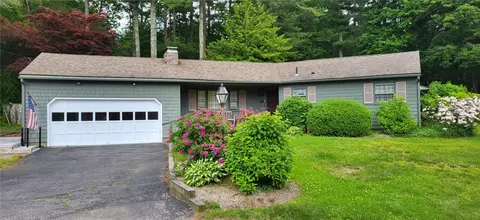 25 Brook Dr, Hope Valley, RI 02832