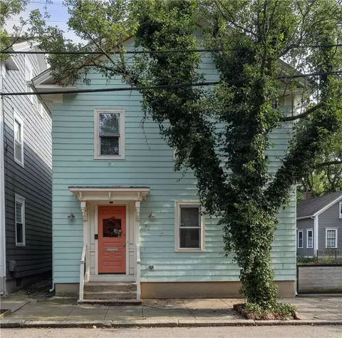 82 Willow St, Providence, RI 02909