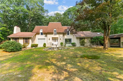 300 Country View Dr, Warwick, RI 02886