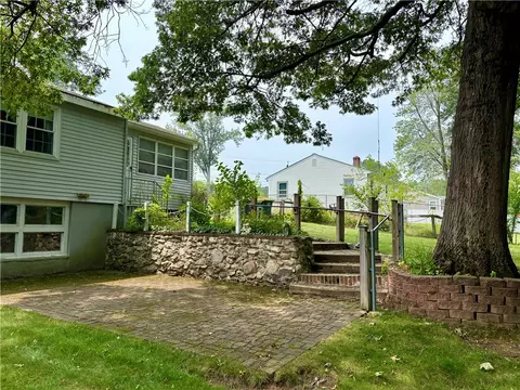 323 Old County Rd, Smithfield, RI 02917