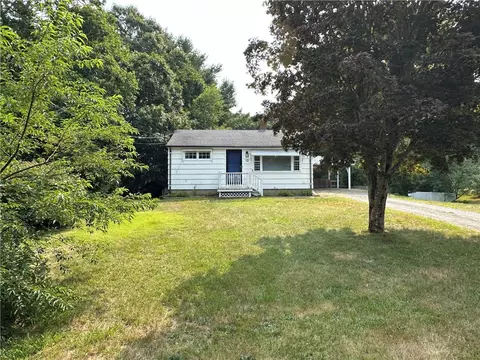 12 E Stuart St, Westerly, RI 02891 photo 2
