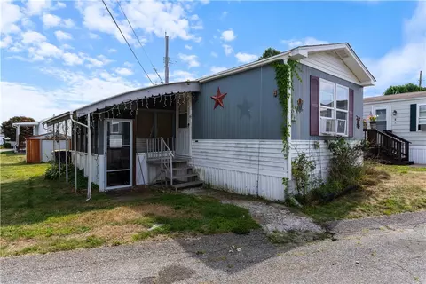 4 First St, Portsmouth, RI 02871