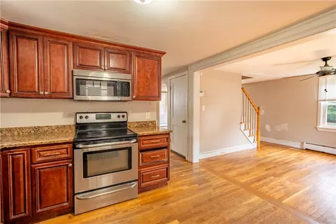 25 Patton St, Coventry, RI 02816 photo 4