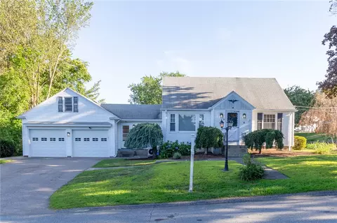 9 Cannon St, Cranston, RI 02920