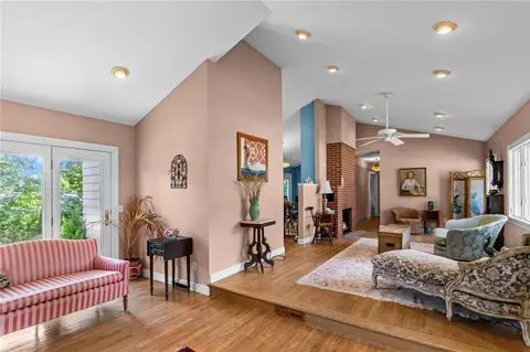 72 Highland Ave, Barrington, RI 02806