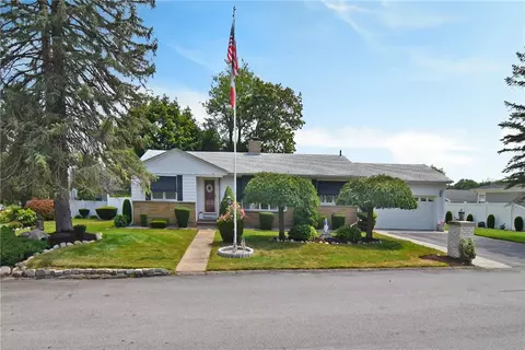 2 Capri Dr, Johnston, RI 02919