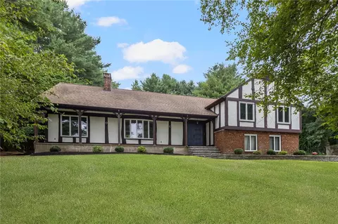 10 Abbott Valley View Dr, Cumberland, RI 02864
