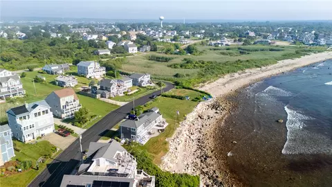 10 Calef Ave, Narragansett, RI 02882