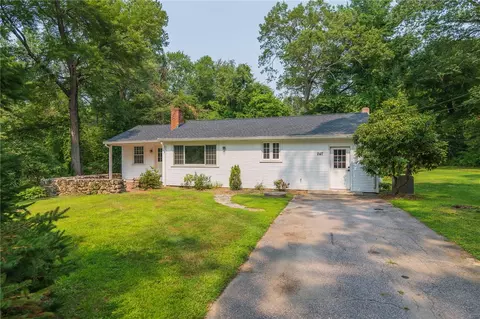 247 Quaker Ln, Scituate, RI 02857