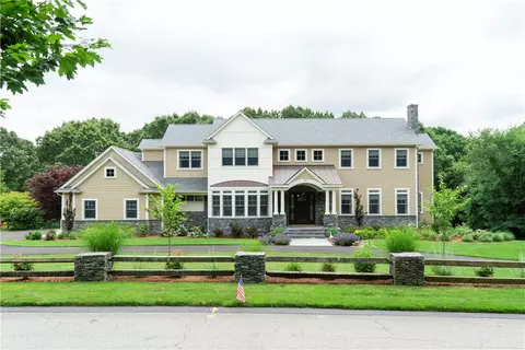 155 Finch Ln, Saunderstown, RI 02874
