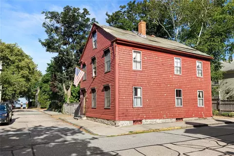 23 Willow St, Newport, RI 02840