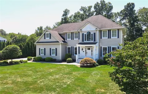 9 Elizabeth Dr, Lincoln, RI 02865