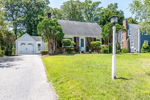 69 Delwood Rd, Warwick, RI 02889