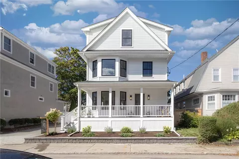 102 Third St, Newport, RI 02840