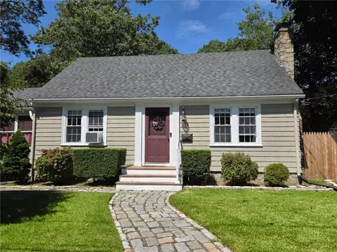 173 Trinity St, Warwick, RI 02886 photo 2
