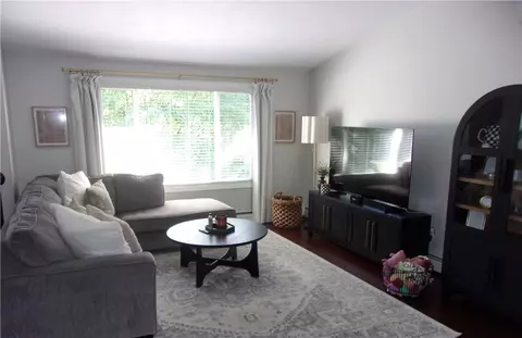 87 Holmes Rd, Warwick, RI 02888 photo 3