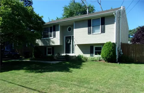 87 Holmes Rd, Warwick, RI 02888