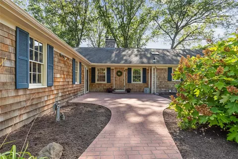 15 Birchwood Dr, Cumberland, RI 02864