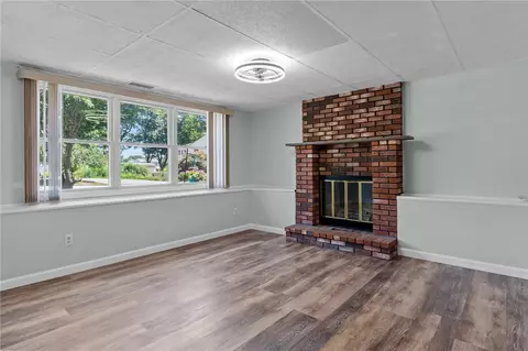 Living - 25 High St, Warwick, RI 02886 photo 7 of 10